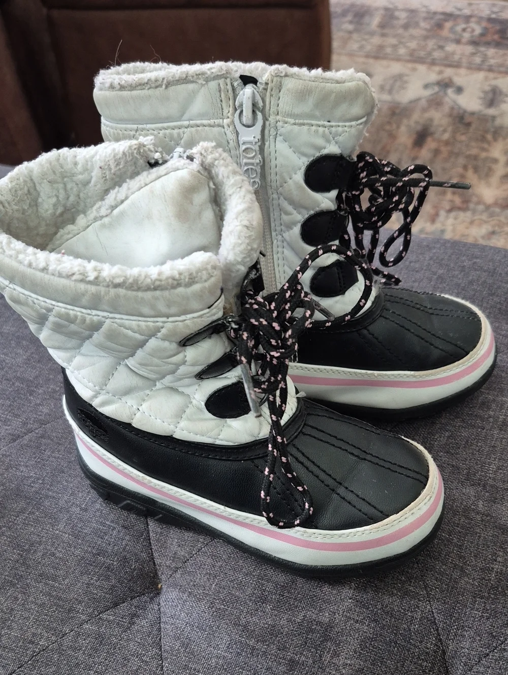 totes Quilted Winter Boot in White, Black & Pink Trim 10